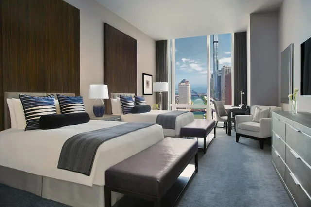 غرفة غراند ديلوكس بسريرين كوين بإطلالة على النهر، Trump International Hotel & Tower Chicago 2/2