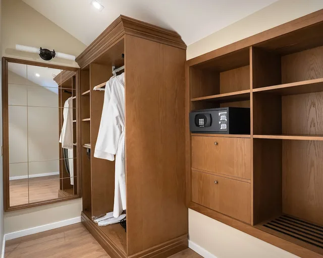 جناح بسرير كينج بشرفة بمنطقة جلوس، Best Western Plus Market Square Lviv 2/2