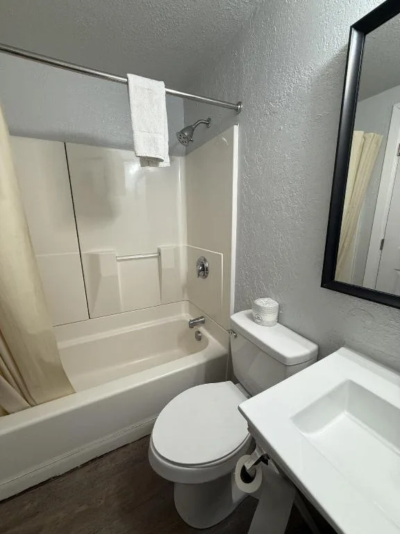 Suite, 2 Double Beds, Kitchenette, Budget Inn Bend by OYO 4/6