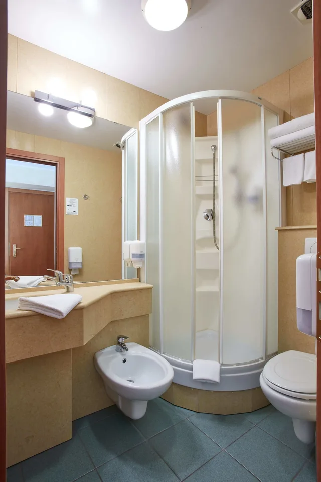 غرفة رباعية، Hotel Liberty 10/10
