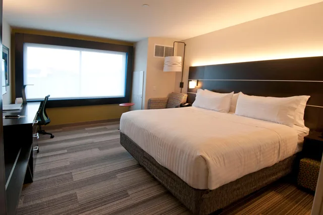 جناح، Holiday Inn Express & Suites Johnstown 1/1
