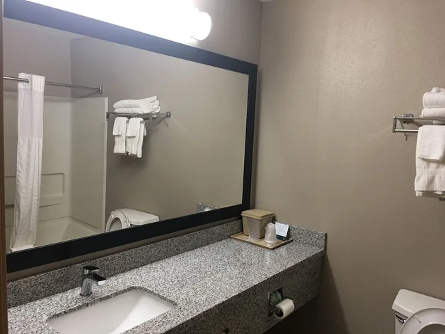 غرفة قياسية بسريرين كوين، Quality Inn Nashville Bloomington 6/8
