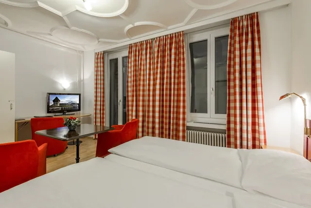 Urban, Comfort, Queen Bed، Hotel Alpina Luzern 1/10