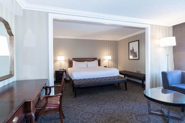 Grand, Deluxe, Double Bed, Sandman Signature Edmonton Downtown Hotel 3/3