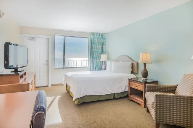 2 Rooms, 2 Queen Beds, Gulf Front, Beachside Resort 3/5