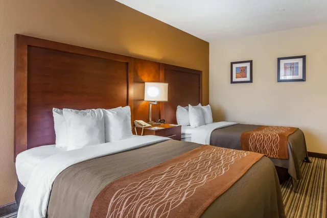 غرفة بسريرين كوين، Comfort Inn Hall Of Fame 2/3