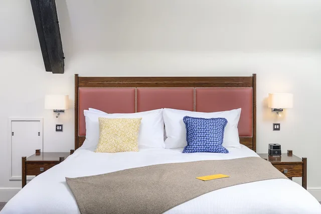 غرفة قياسية بسرير كينج، Voco Oxford Thames by IHG 7/10