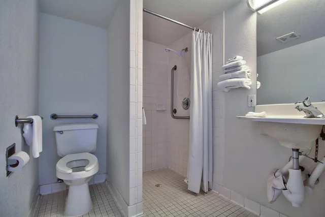 غرفة بسرير كوين لذوي الإعاقة لذوي الإعاقة، Motel6 Douglas, AZ 8/9