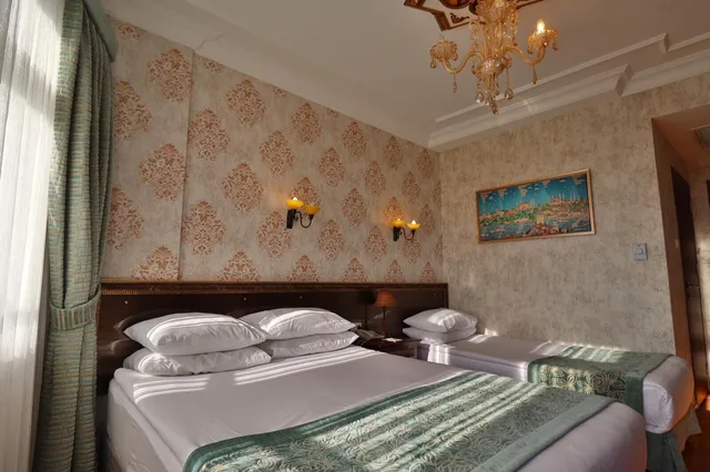 غرفة سوبيريور ثلاثية بسرير كوين وسرير فردي بإطلالة على البحر، Blue House Hotel 3/5