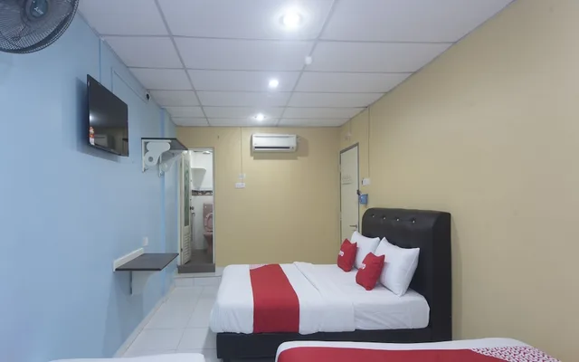 Family, 1 Single and 2 Double Beds, Hotel O Rafik Ali Motel 4/5