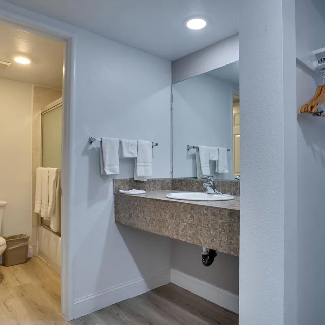 1 King Bed - Non-Smoking, Micfridge، Motel6 Selma, CA 9/9