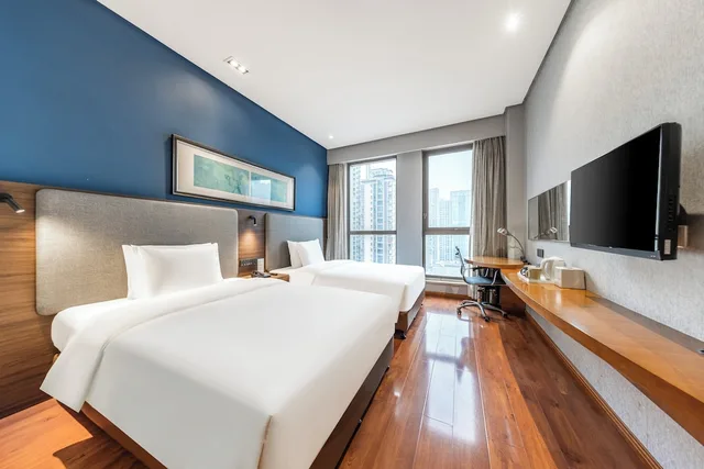 غرفة قياسية بسريرين منفصلين بإطلالة على المدينة، Holiday Inn Express Chongqing Guanyinqiao 5/10