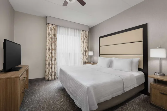 جناح بسرير كينج بغرفة نوم واحدة، Homewood Suites by Hilton York 1/3