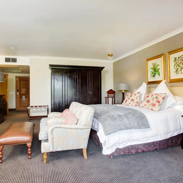 Guest Room, King Bed, Lake View, Sofa, Patio, Irene Country Lodge, Autograph Collection 4/10