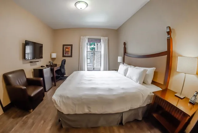 غرفة تنفيذية بسرير كينج، Chateau Bellevue Hotel 2/8