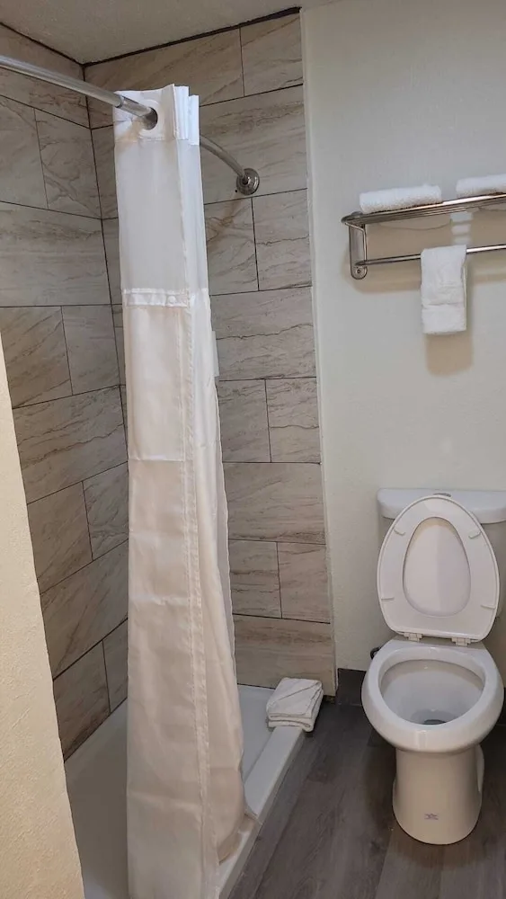 Efficiency, 2 Queen Beds, Accessible، Econo Lodge Las Vegas NM 3/5