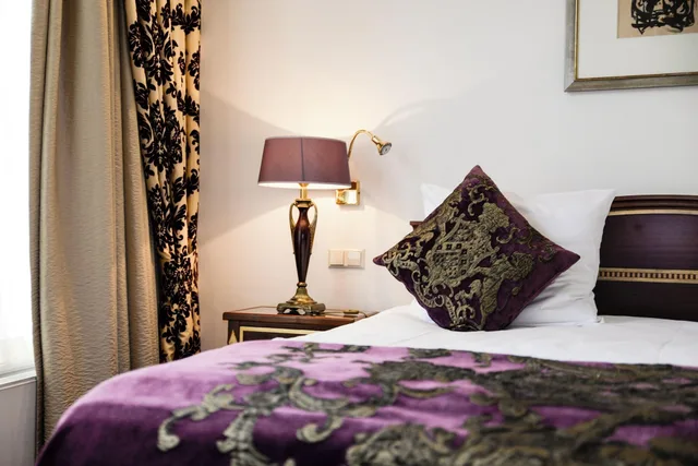 غرفة ديلوكس بسرير مزدوج بإطلالة على القناة، Ambassade Hotel 7/8