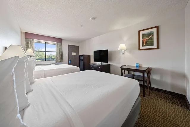 غرفة بسريرين كوين للمدخنين، Days Inn by Wyndham Round Rock 1/5