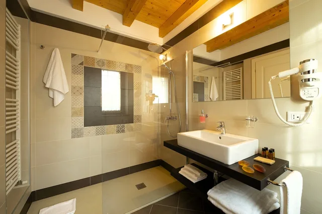 غرفة ديلوكس بسريرين منفصلين، Borgo Romantico Relais 2/2