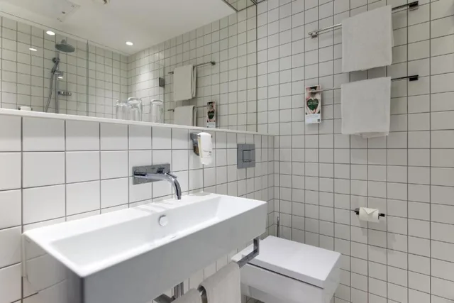 غرفة سوبيريور بسريرين منفصلين، Quality Globe Hotel 2/2