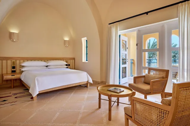 Superior, Double Bed, Lagoon View، Sheraton Miramar Resort El Gouna 2/3