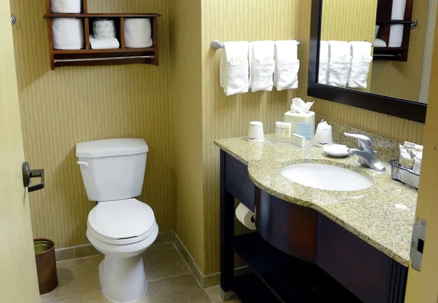 جناح بسرير كينج بإطلالة على المسبح بشرفة بمطبخ، Hampton Inn And Suites el Paso Airport 4/8
