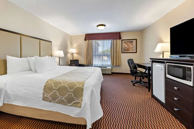غرفة بسرير كينج، Best Western Of Olds 2/5