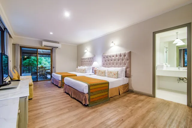 2 Bedrooms, Suite, 3 Queen Beds, Sea Front، Anantasila Beach Resort Hua Hin 3/9