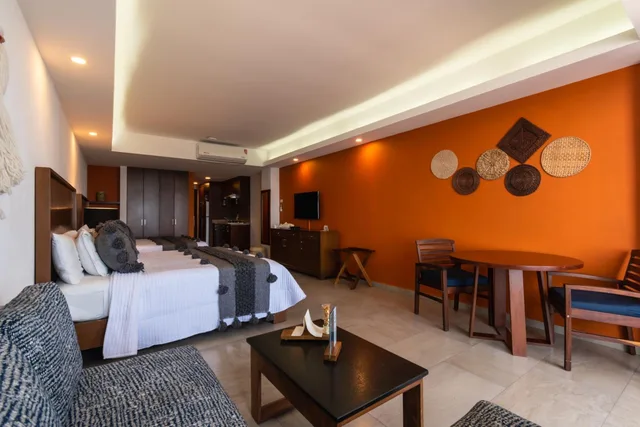 Grand, Pacific, Deluxe, Suite, King Bed, with View، Hotel Grand Paramar 2/5