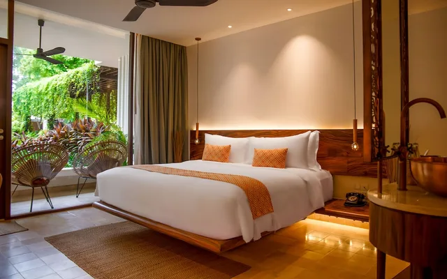 Colonial Premier Room، FCC Angkor by Avani 3/8