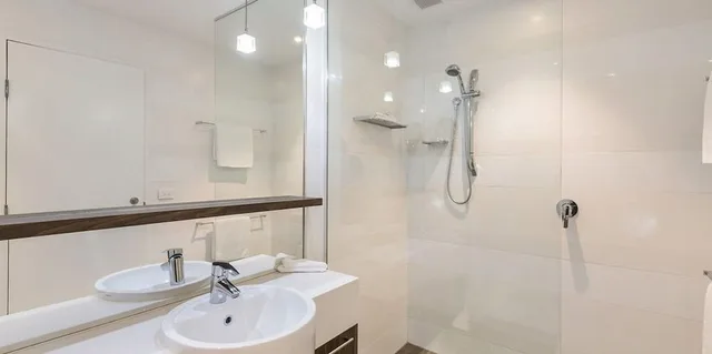 غرفة ديلوكس بسرير كينج، Quality Hotel Taylors Lakes 2/3