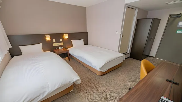 غرفة قياسية بسريرين منفصلين في المبنى الرئيسي، Central Hotel Takeo 1/1