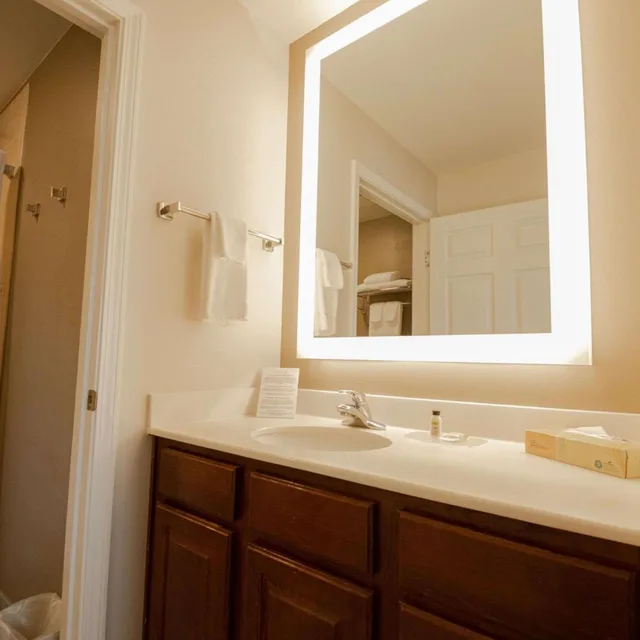 جناح بسريرين مزدوجين وسرير كينج بغرفتي نوم، Sonesta Es Suites Baton Rouge University At Southgate 9/10
