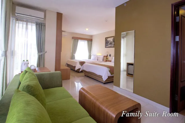 Grand, Family, 2 Queen Beds, De Batara Hotel 2/2