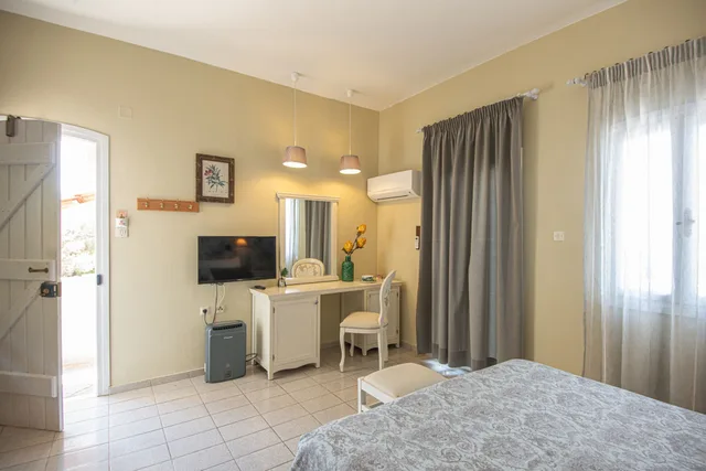 Junior Suite, Double Bed, Sea View, Hot Tub, Adrakos Apartments 1/5