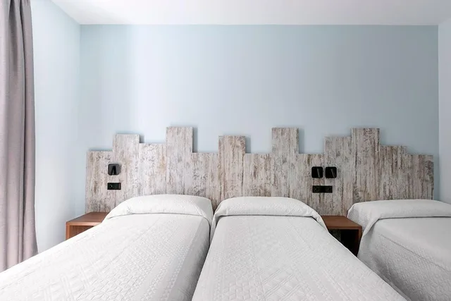 Room, Triple, Hostal Anton Martin 5/10