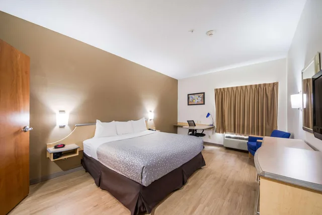 Room, Double Bed, Quality Inn Laredo - Nuevo Laredo 1/3