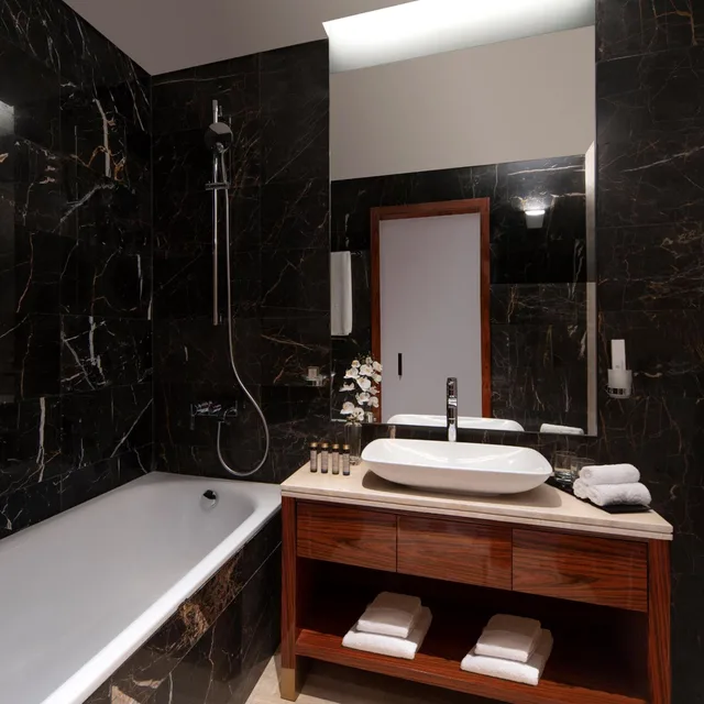 جناح بريميوم بغرفتي نوم، The Bentley Luxury Hotel and Suites Doha 3/5