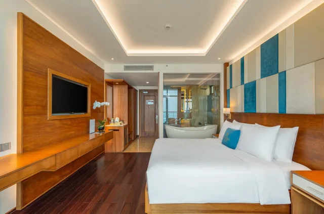 Deluxe, King Bed, Queen Bed, Ocean Front, Balcony, Mandila Beach Hotel Danang 1/5