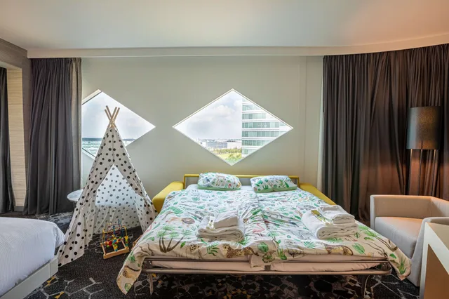 Family, King Bed, Airport View، Hilton Amsterdam Airport Schiphol 3/5
