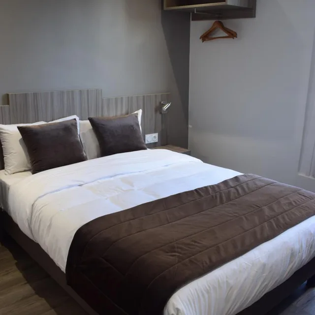 غرفة قياسية بسرير مزدوج، Hotel Puy De Dome 2/5