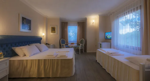 غرفة عائلية ثلاثية، Aeneas Hotel 1/3