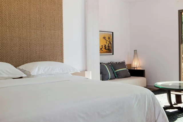 غرفة بسرير كينج بإطلالة على الحديقة بشرفة مع أريكة، Sheraton New Caledonia Deva Resort & Spa 2/4