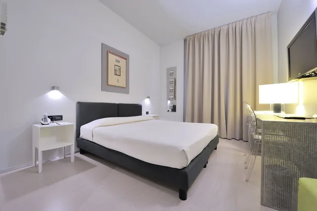 Room, Double Bed, Art Hotel Boston 2/6