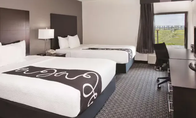 غرفة رباعية بسريرين مزدوجين لذوي الإعاقة، La Quinta Inn & Suites by Wyndham Charleston Riverview 1/2