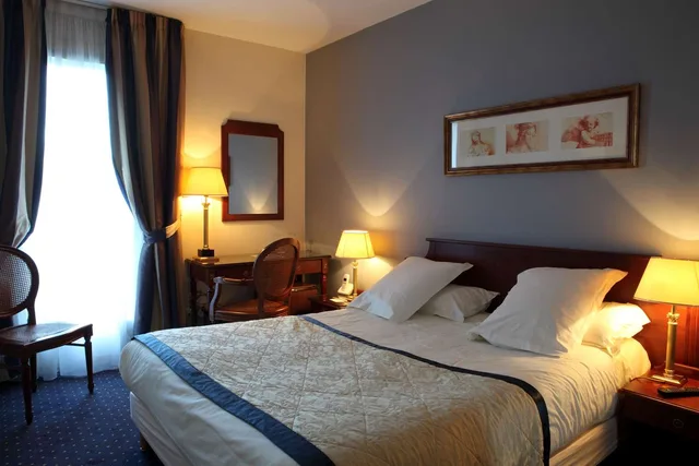 غرفة تنفيذية بسرير كوين، Amiral Hotel 1/2