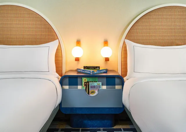 غرفة بسريرين كوين في طابق مرتفع، The Curtis Denver a DoubleTree by Hilton Hotel 4/6