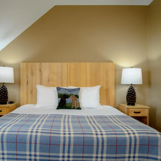 غرفة ديلوكس بسرير كينج، Burke Mountain Hotel and Conference Center 1/2
