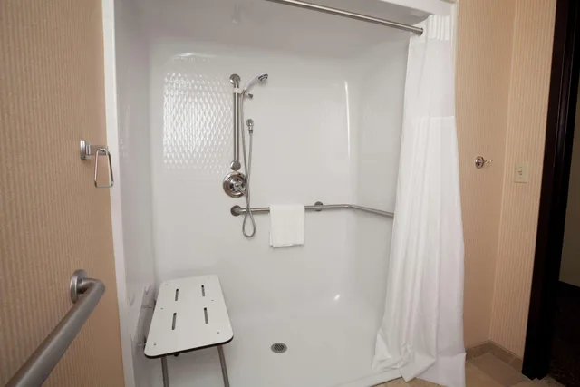 غرفة بسرير كينج، Hampton Inn Oneonta 7/8
