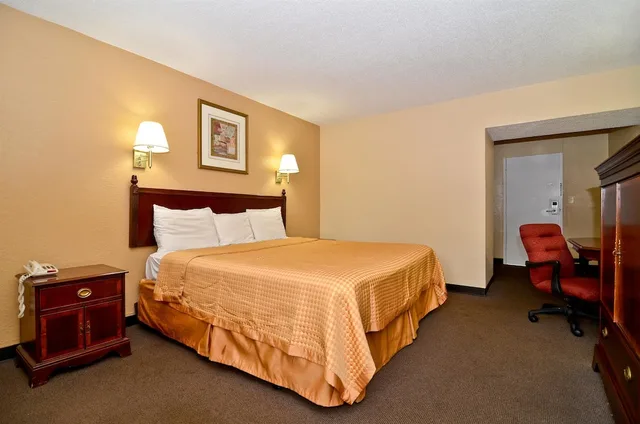 Room, Queen Bed, Smoking, Americas Best Value Inn Smithfield 2/4